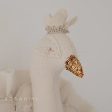 Charger l'image dans la galerie, PAON RÊVEUR IVORY GOLD-SUR COMMANDE