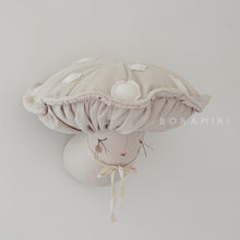 Load image into Gallery viewer, CHAMPIGNON RÊVEUR IVORY TROPHY
